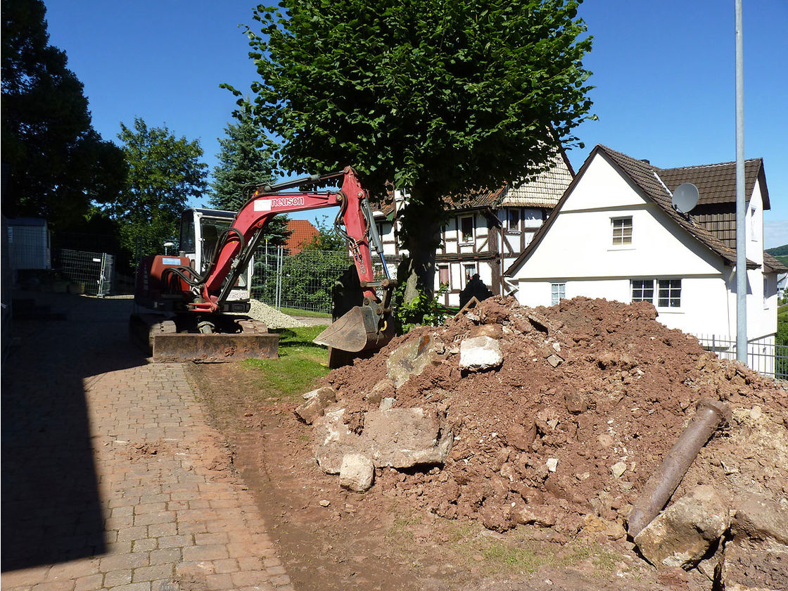 Kanalisierungsarbeiten an St. Crescentius (Foto: Karl-Franz Thiede)